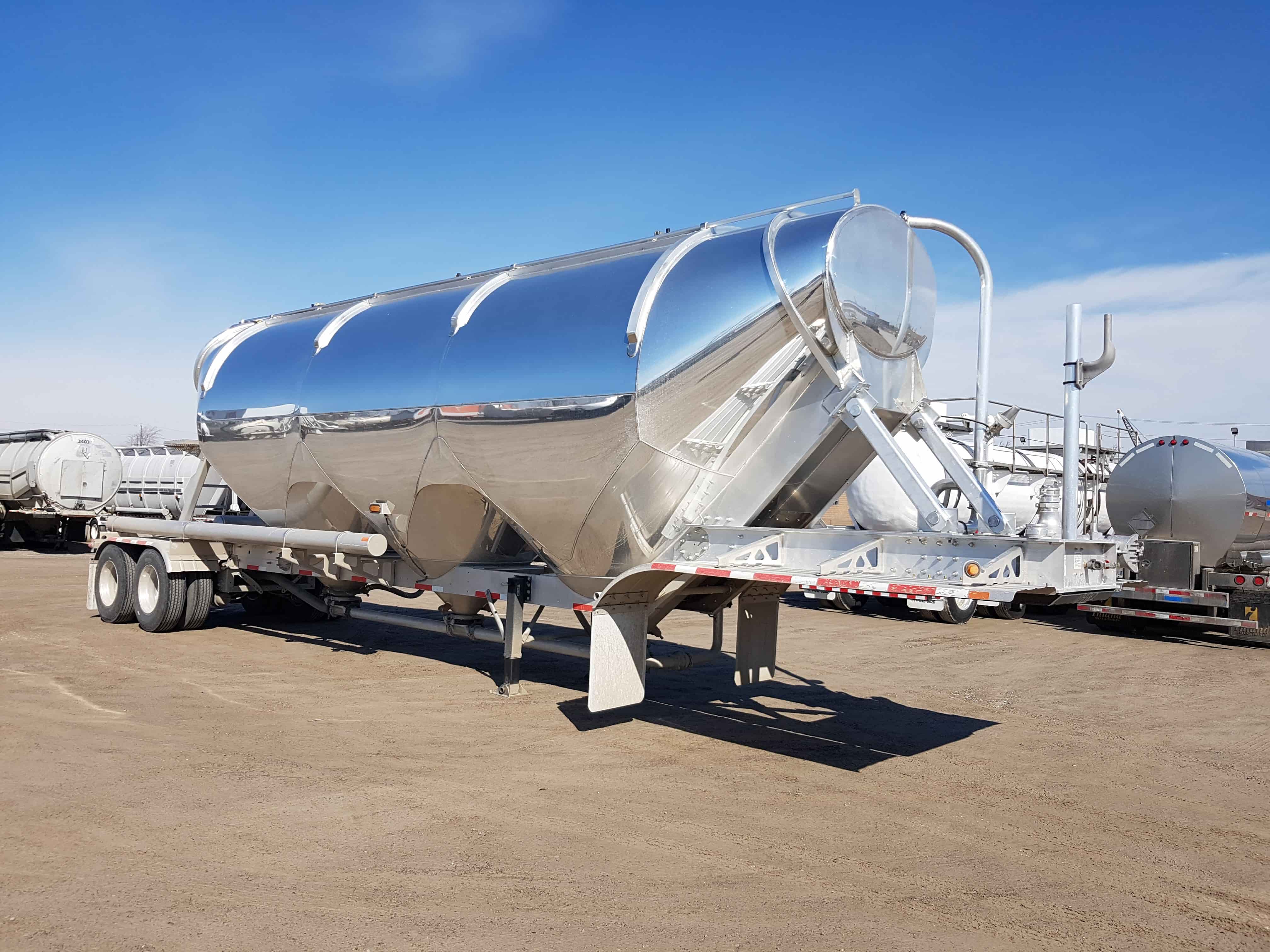 Heil Dry Bulk Tanker Trailer